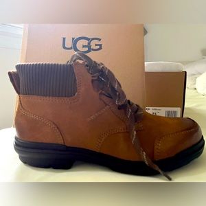 NWT UGG Hiking Boots, Brown size 7.5